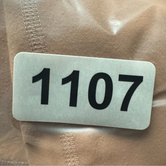 Fabletics Oasis PureLuxe High-Waisted 7/8 Beige Leggings With Pockets Size 4X - Picture 16 of 16